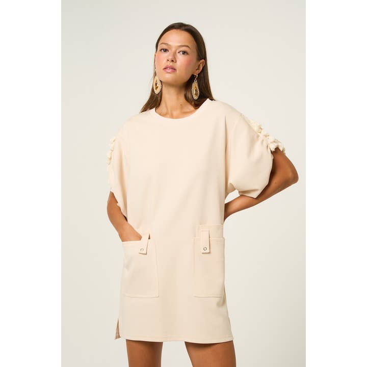 Robe en maille à manches à franges pour la vente par The GREii