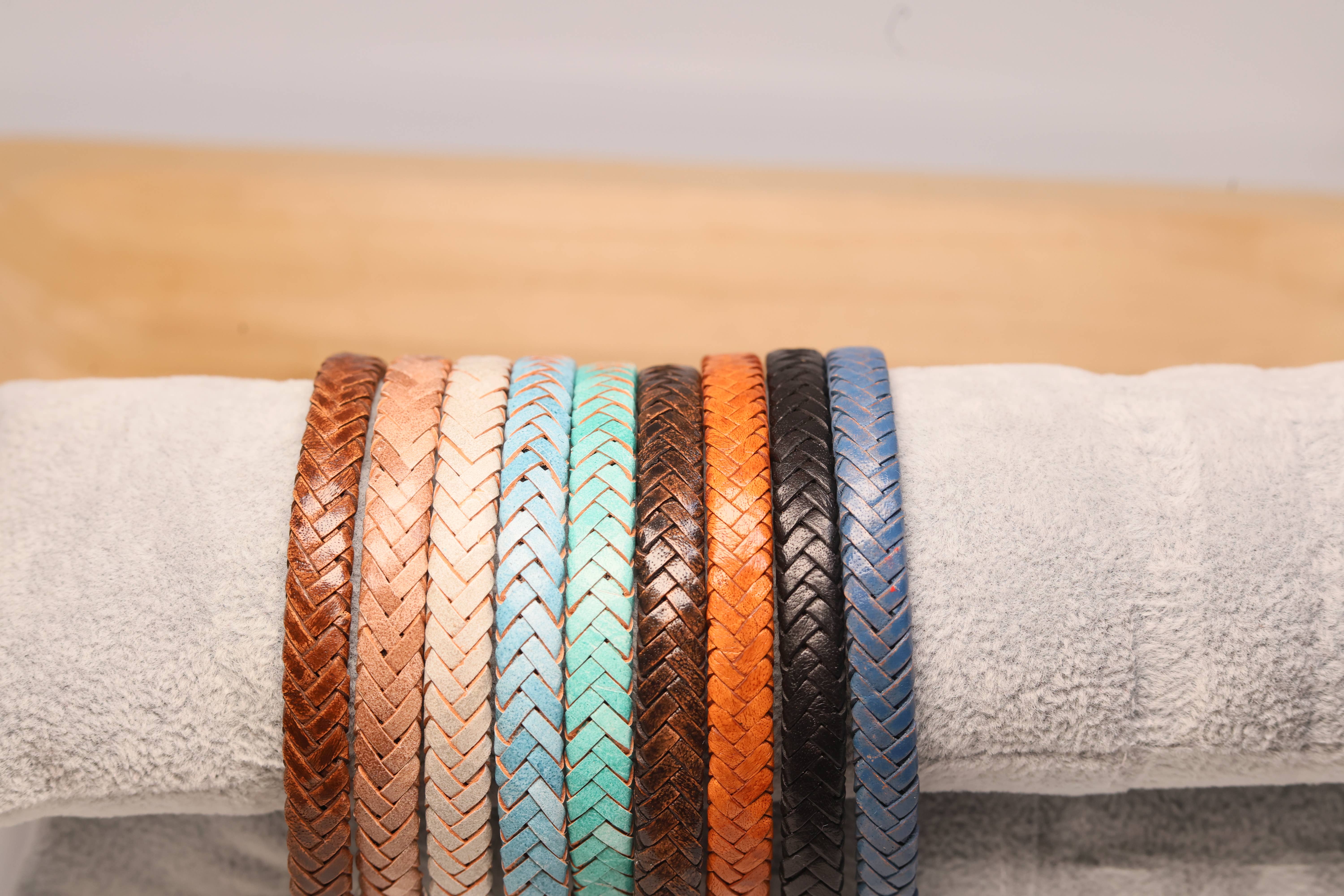 Sun Enterprises B.V. - Wholesale Woven/Braided Bracelet - Oval Braided Leather Bracelet with Silver Lock 4mm