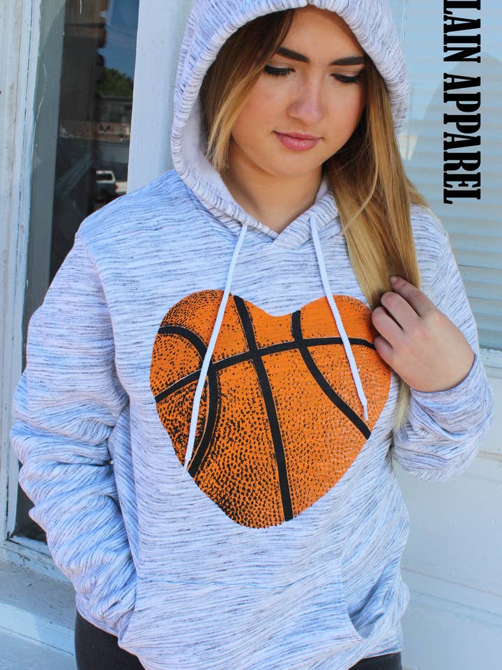 Basketball Heart Hoodie voor wholesale door Plain Apparel Tees