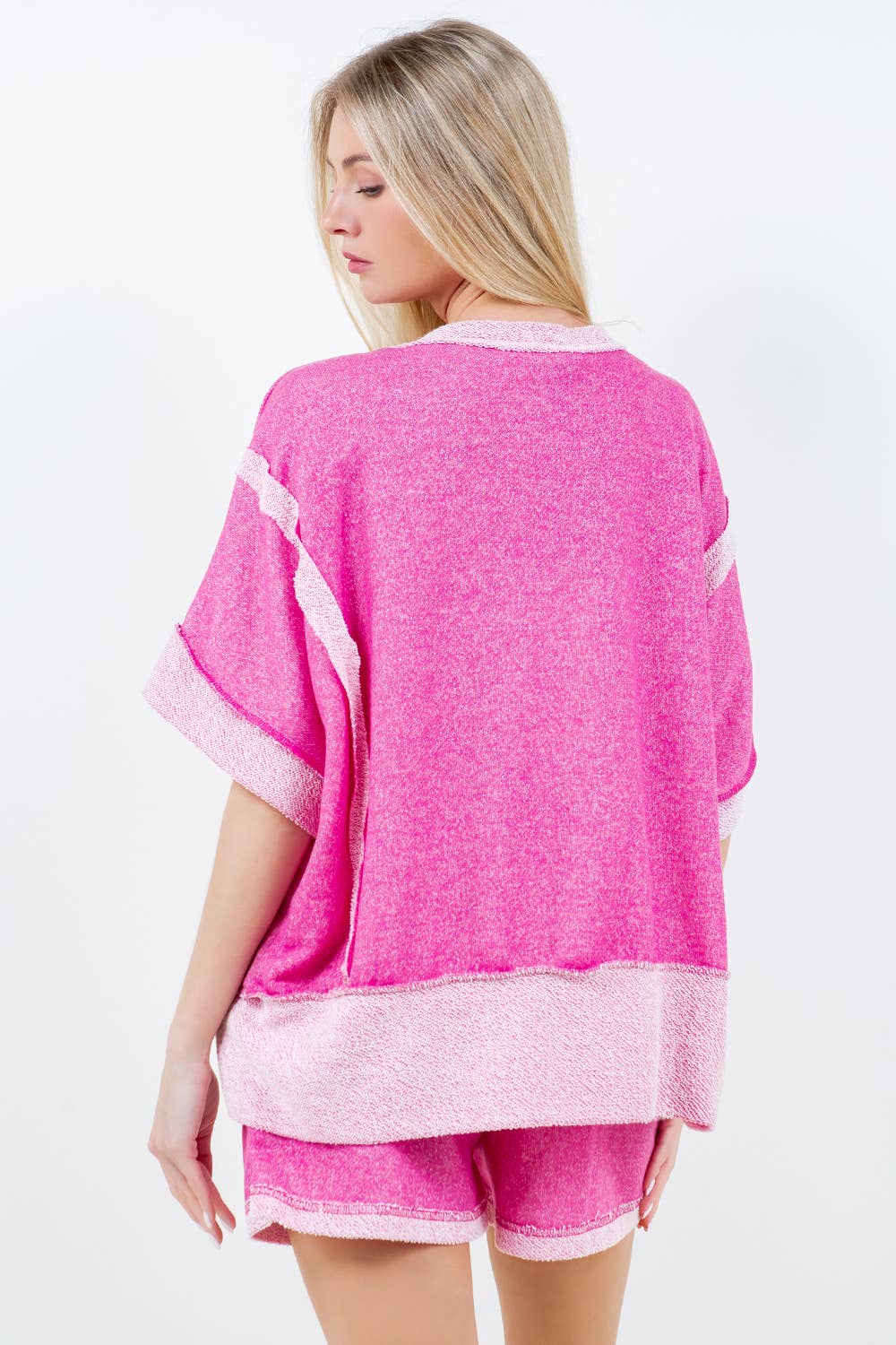 J.Her – Großhandel Strickoberteil – Damen – Übergroßes Oberteil mit kontrastierendem Band auf der Rückseite HT40288