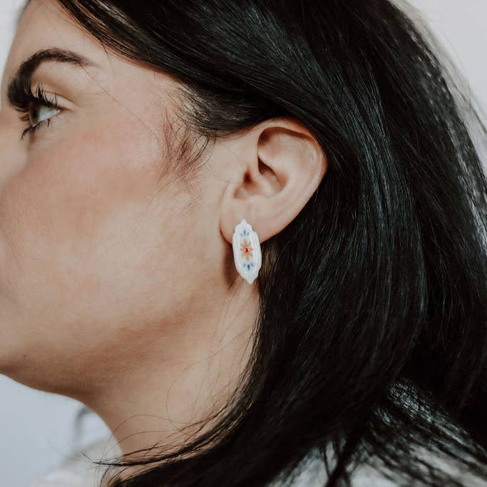 Crown & Heart - Wholesale Stud/Post Earrings - Framed Floral Stud Earrings2