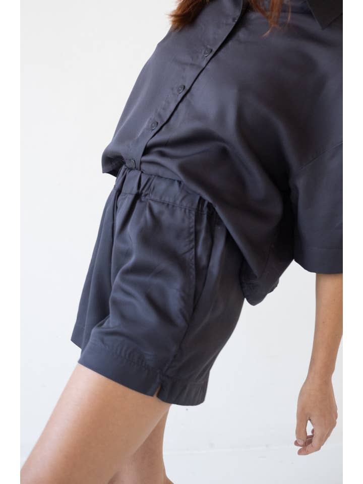 Hallow Tencel oversized shirt in black for wholesale on Faire4