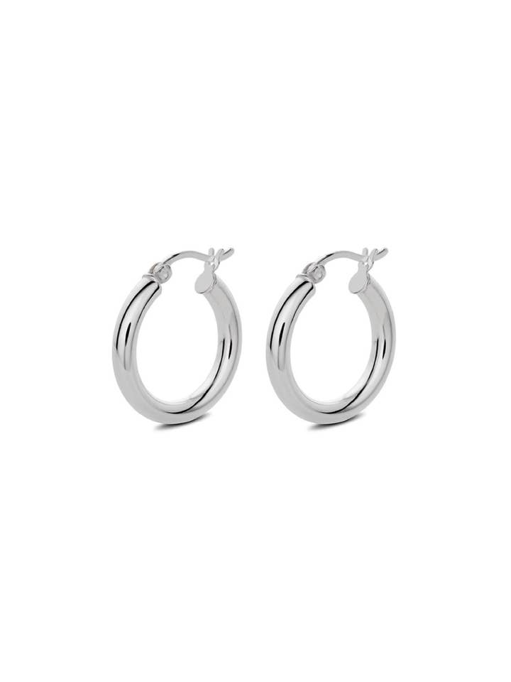 Yriga Hoops Silver för wholesale av NO MORE ACCESSORIES