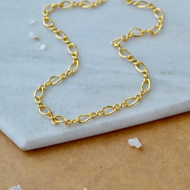 Curves Chain Enkelband - op maat gemaakte enkelarmband met een golvende oneindigheidsketting voor wholesale door Foamy Wader