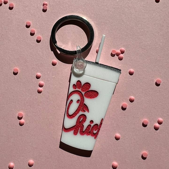 Schlüsselanhänger aus Acryl für Fastfood-Getränke mit Hühnchenmotiv für den Großhandel von The Sweet Squid