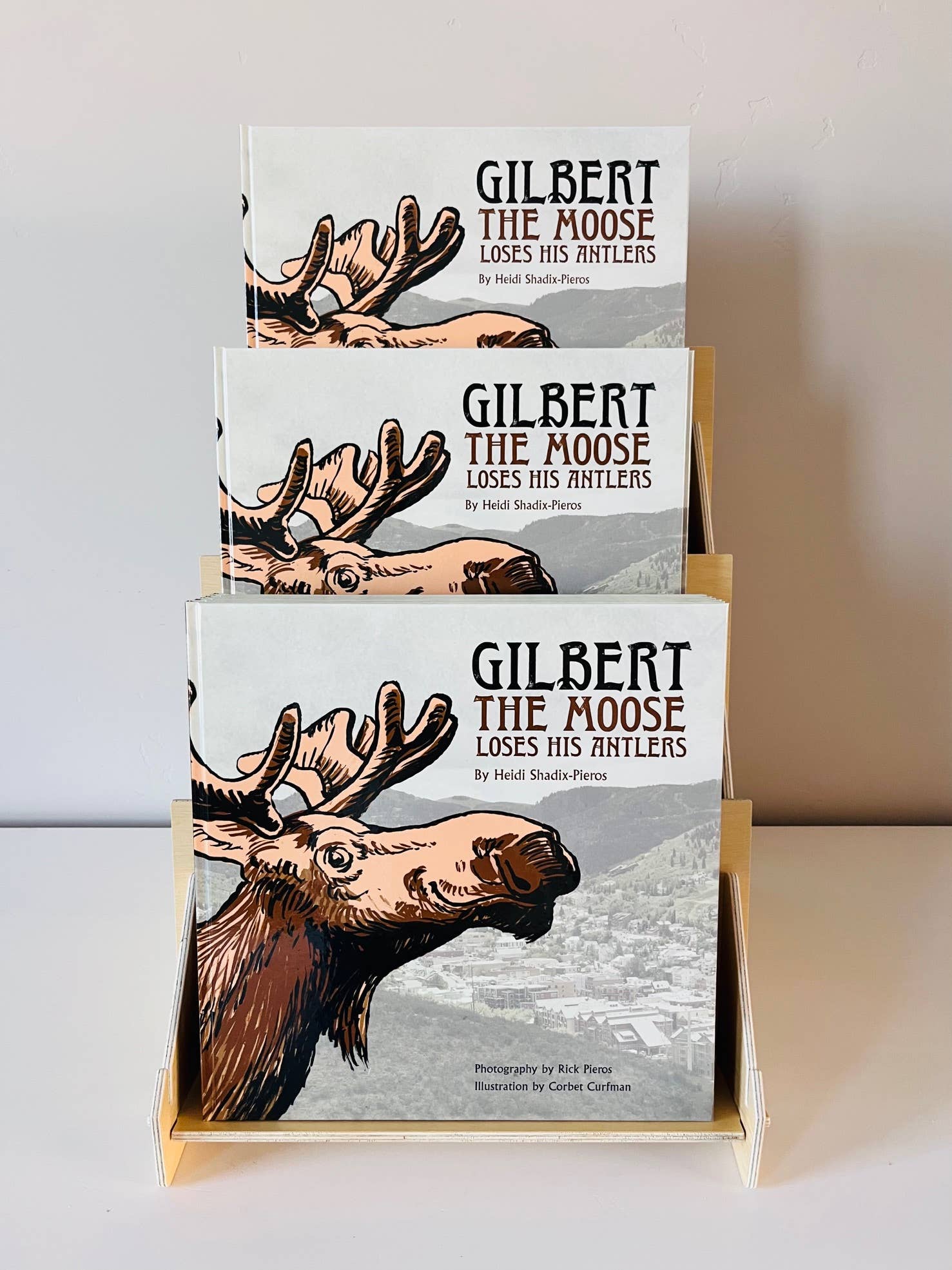 Gilbert The Moose - Rick Pieros Photography - Vendita all'ingrosso Preschool Book (3-5) - Gilbert the Moose Loses His Antlers - libro per bambini15