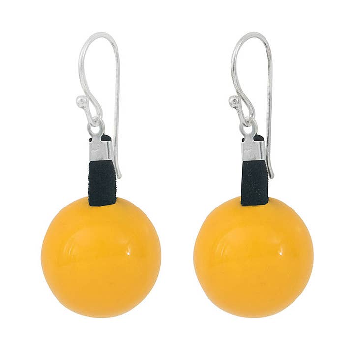 Orecchini in ciliegia gialla in avorio vegetale con ganci in argento per la vendita all'ingrosso da parte di Lunasol