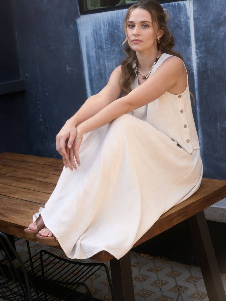 Blu Pepper - Wholesale Blouse - Women's - ROUND NECK SLEEVELESS SIDE BUTTON LINEN TOP