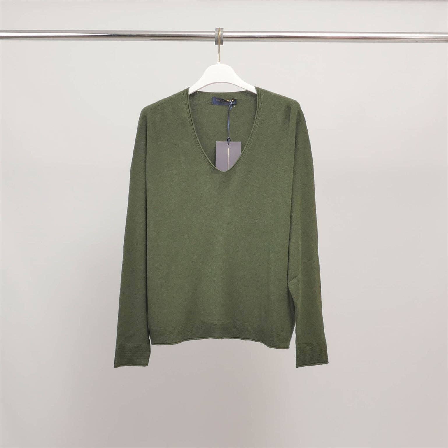 Cecile Wang - Wholesale Knit Sweater - Women's - Soft and fluid V-neck sweater YF52090810