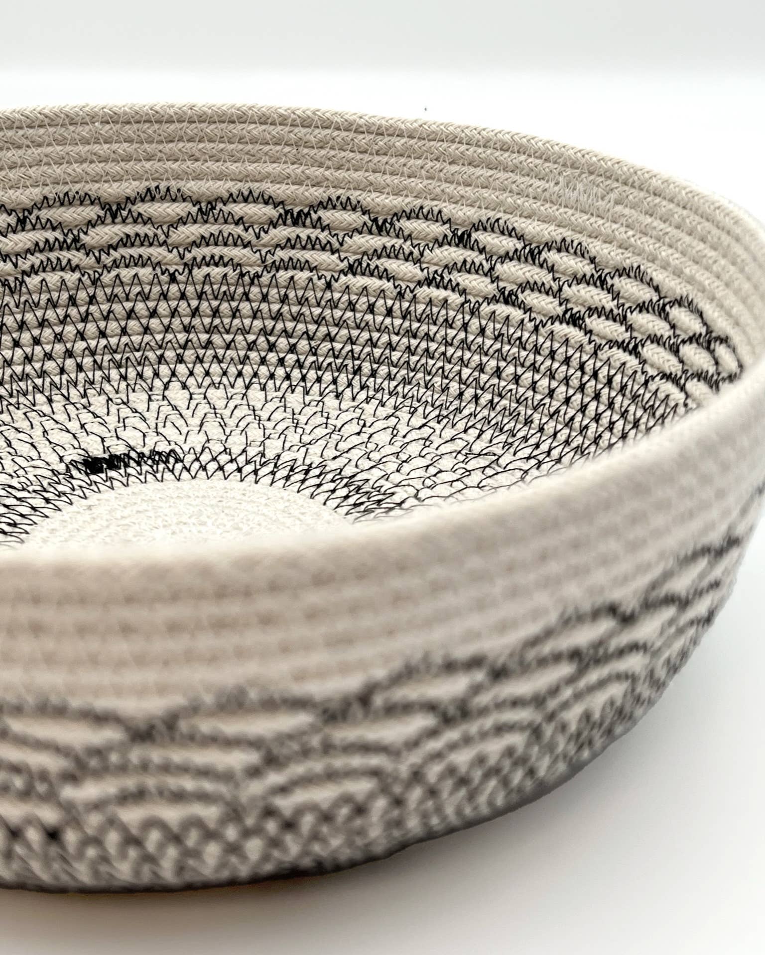 MOkun – wholesale Prydnadsbricka – Scribble Rope Tray1