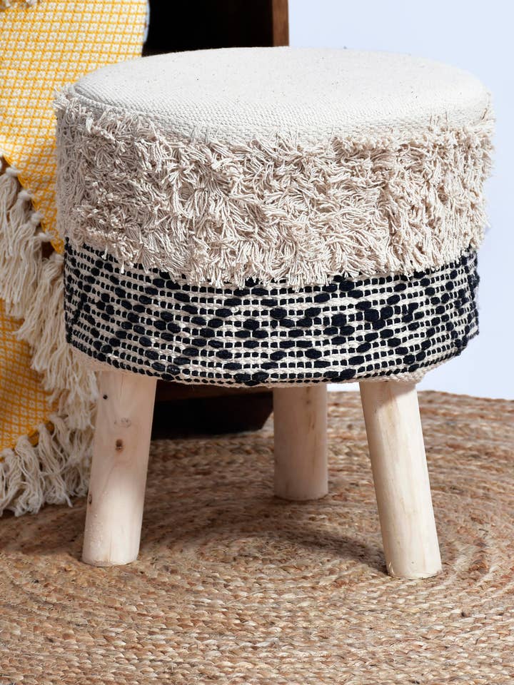 Ambachtelijk vervaardigde handgeweven houten kruk _ Mangohouten stoel voor wholesale door Humanity Centred Designs