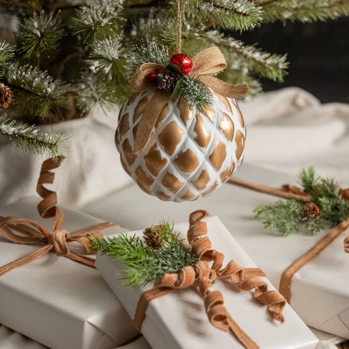 GOLD DIAMOND PATTERN ORNAMENT for wholesale by Ragon House