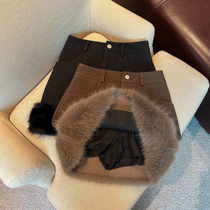 safistyle - Wholesale Skirt - Women's - Fur Trim Mini Skirt with High-Waist Fit3