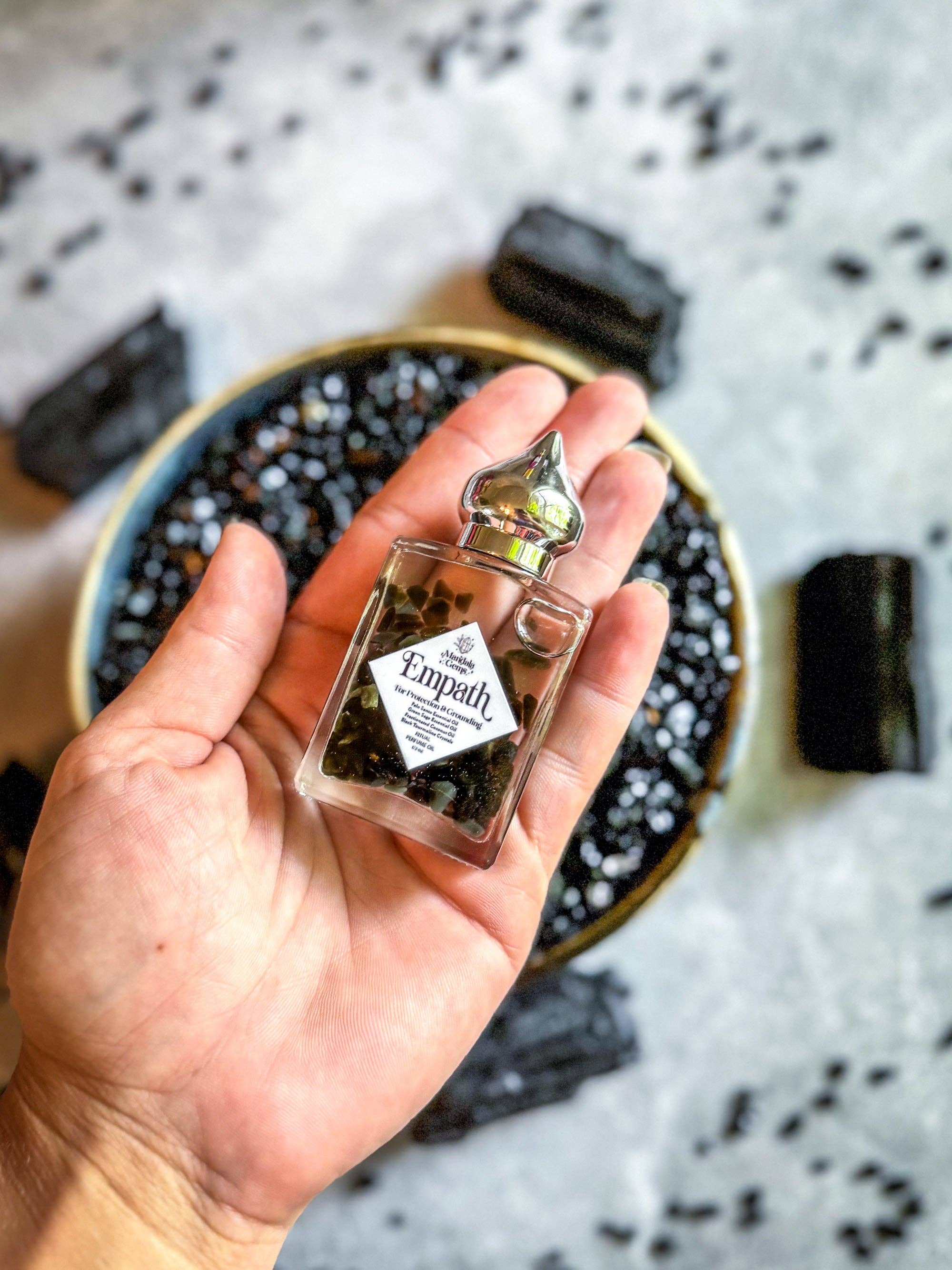 Mandala Gems - Venta al por mayor Aceite de fragancias - Perfume Natural con Cristales de Protección EMPATH Infundido con Turmalina Negra