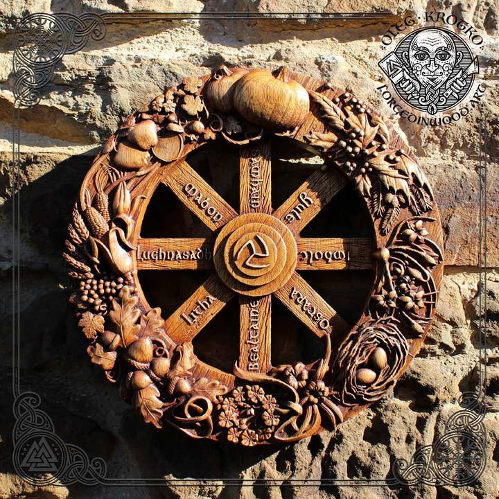 RUOTA DELL'ANNO. Il miglior regalo per ogni pagano. per la vendita all'ingrosso da parte di Forged In Wood