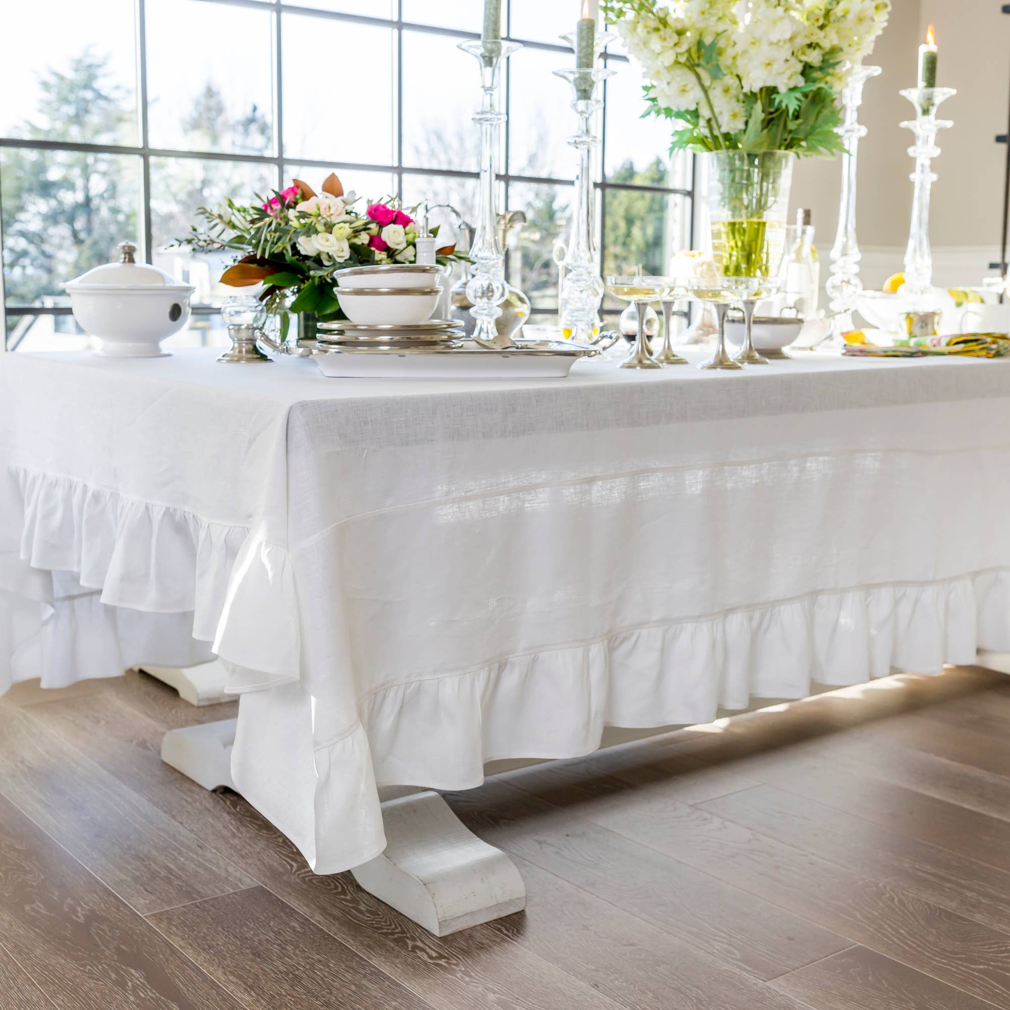 Arte Italica & Crown Linen Designs - Wholesale Tablecloth - Rectangular Linen Tablecloth with Ruffle3