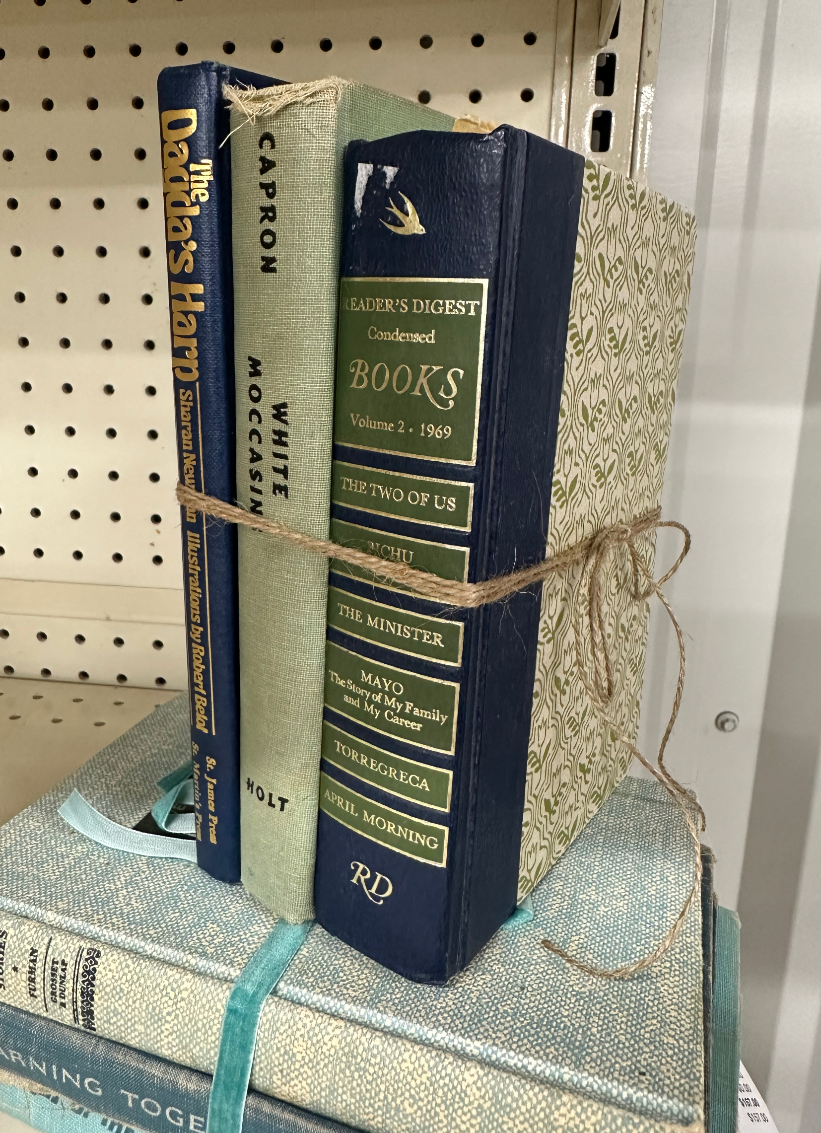 Made Market Co. - Vente Décorations de table - Lot de 3 livres vintage décoratifs - Couleurs fraîches7