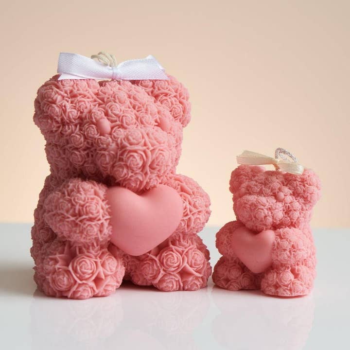 Bougie ours en peluche avec détails de roses pour la vente par Beaut natural