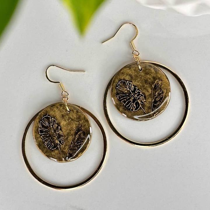913onCanvas - Wholesale Dangle Earrings - Golden Monstera: Dangling Hoops0