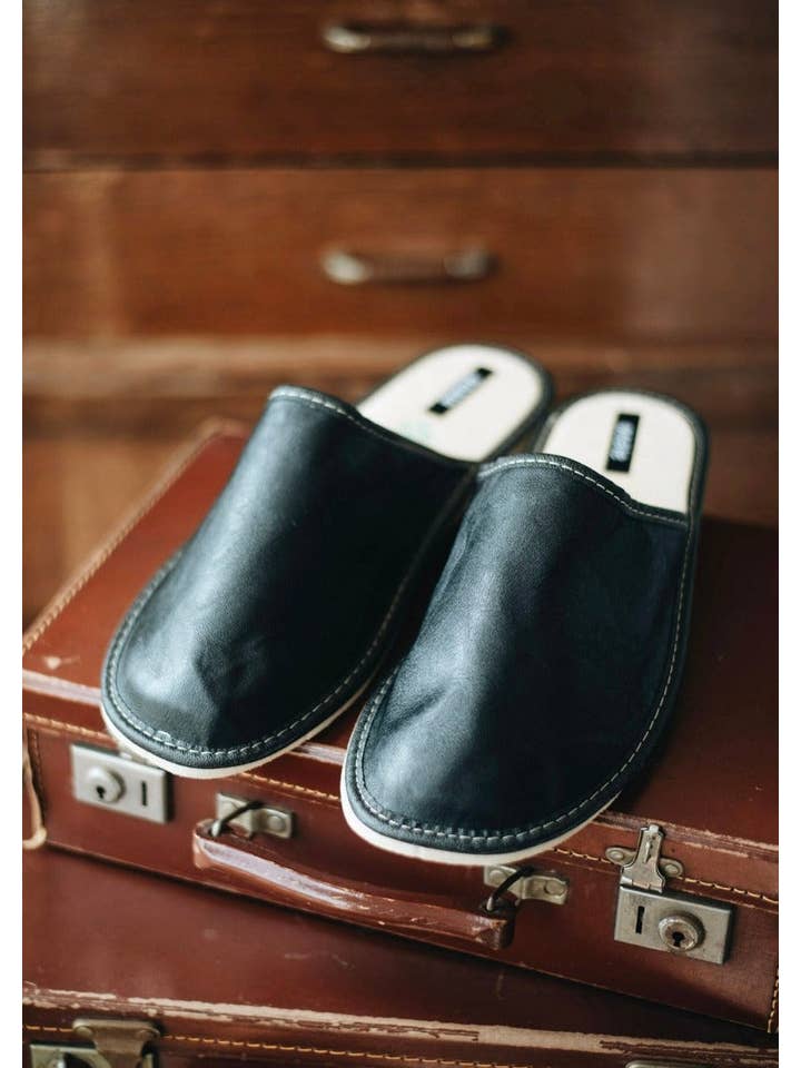 ONAIE - Wholesale Slippers - Men's - Mens Black Leather Mule Slippers