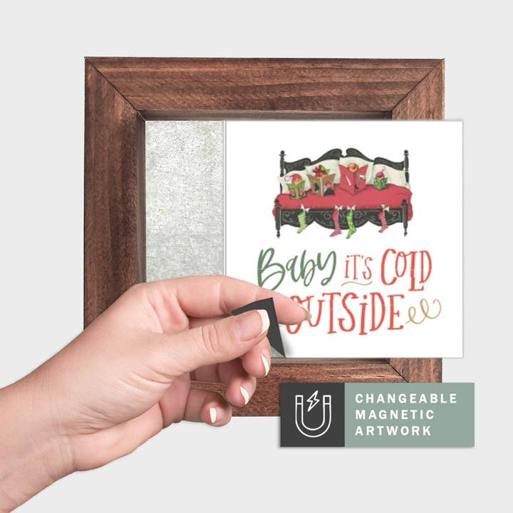 Insert de Décor Magnétique Saisonnier pour Panneau Interchangeable (Mini) : Illustration Baby It's Cold Outside | Hiver | Panneau Magnétique Vendu Séparément pour la vente par Simpler Seasons Decor