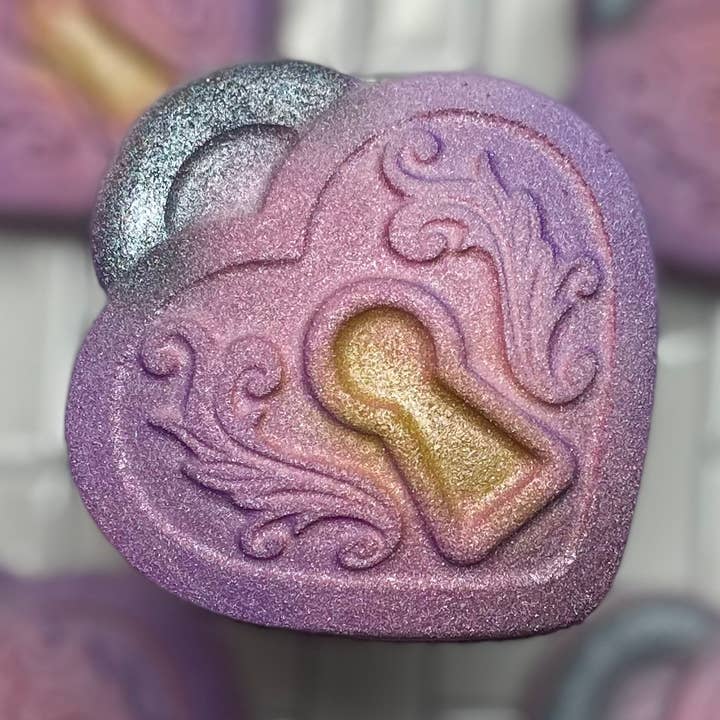 Locket bath bomb for wholesale by Boil & Bubble