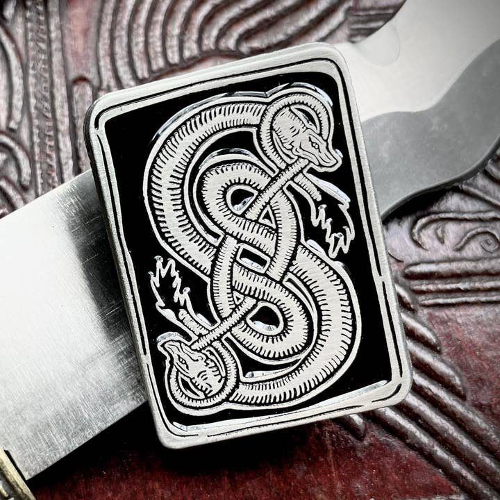 Bat In Your Belfry – Großhandel Anstecker/Button – Sigil of Loki Trickster's Knot Anstecker, weich, emailliert0