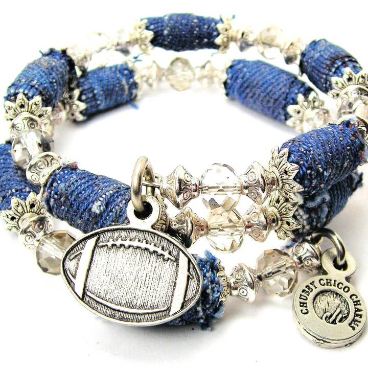 Bracelet de football bleu en perles avec perles de football sport pour la vente par Chubby Chico Charms