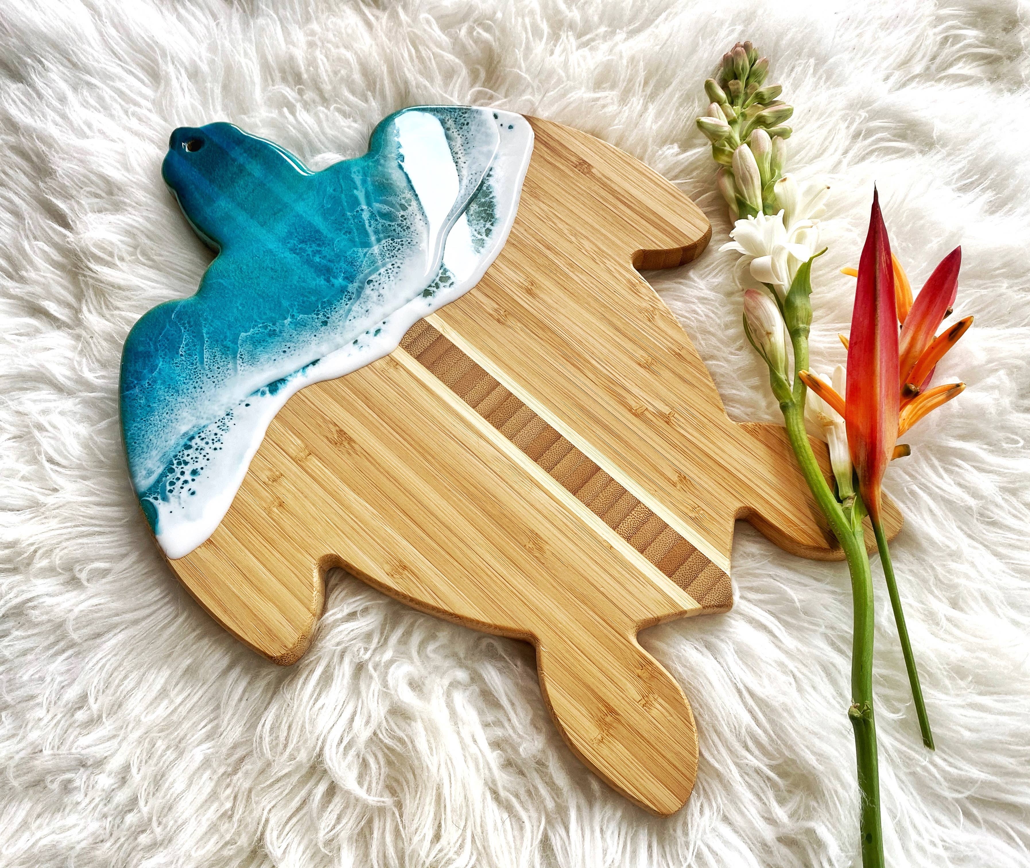 TBM Creations LLC - Vente Plateaux à fromage - Planche à fromage en résine Tortue | Planche à charcuterie Honu fabriquée à Maui3