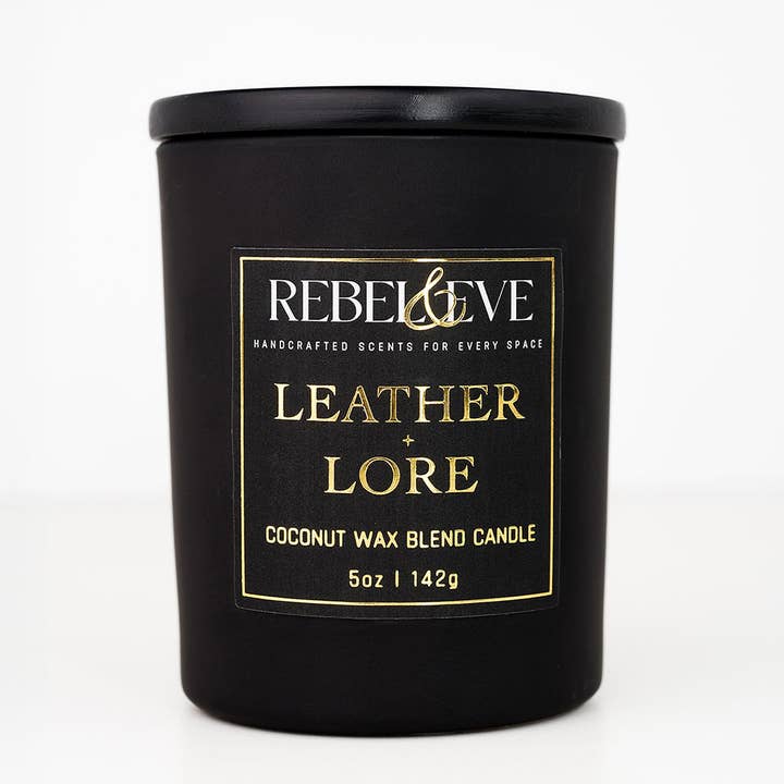 Läder + Lore 5 oz Bokälskare Ljus - Bibliotek för wholesale av Rebel and Eve Candle Company