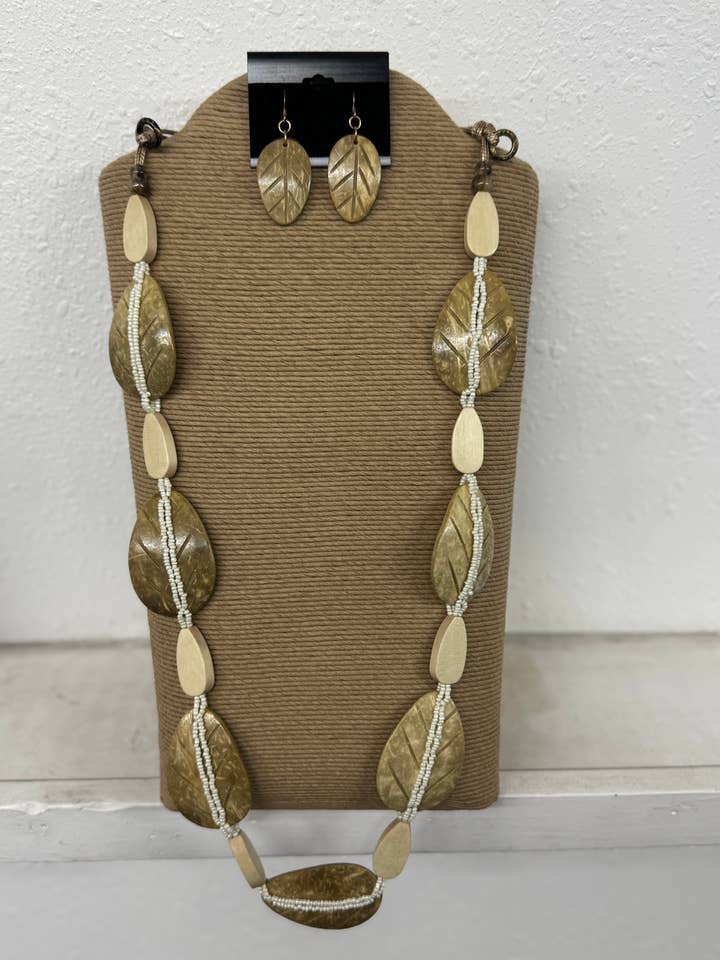 Viersträngiges natürliches verstellbares Wachskordel mit blattförmigem Woo für den Großhandel von International Duru's