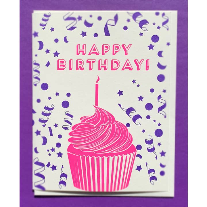 Happy Birthday Carte de cupcake et de confettis pour la vente par Coffee n Cream Press