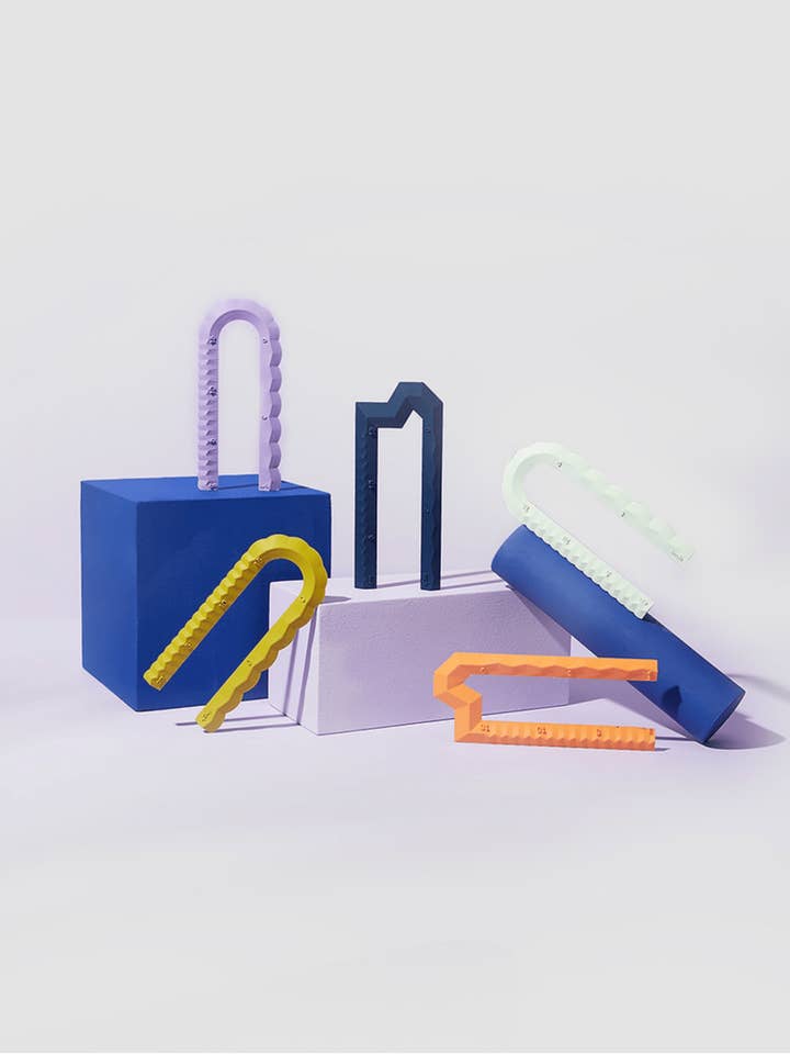 Équerre pour la vente par Form & Seek