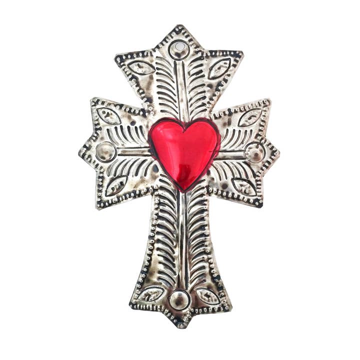 Croix en étain avec un cœur rouge classique pour la vente par Sedona Spirit
