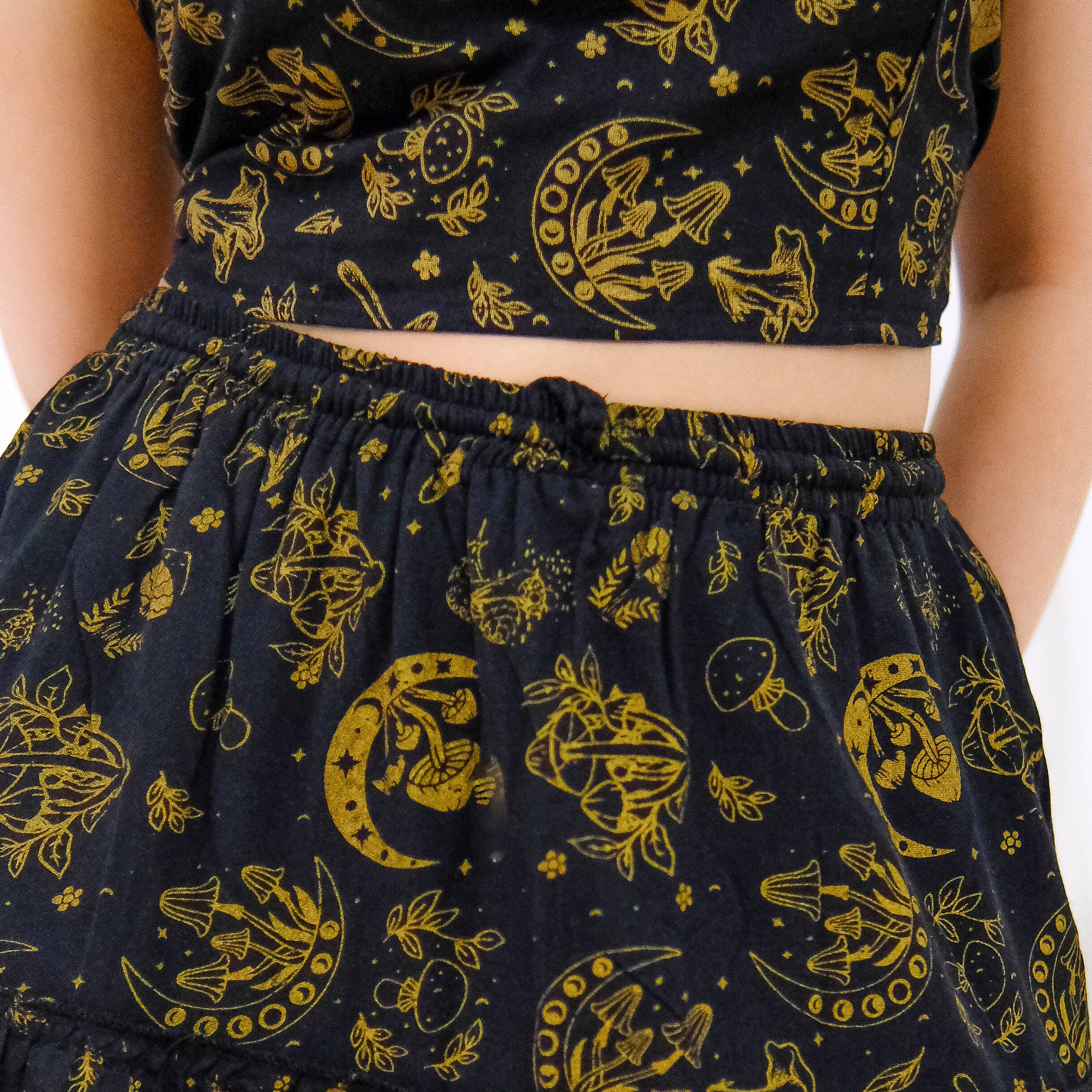 Karma Nepal Crafts – Conjunto de top e saia - Mulher por atacado – Saia longa rodada em algodão com babados, bolsos e top halter1