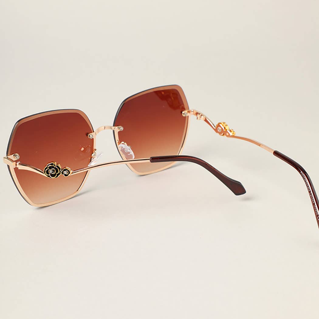  ASSORTED COLOR Women's Large Sunglasses for wholesale on Faire8