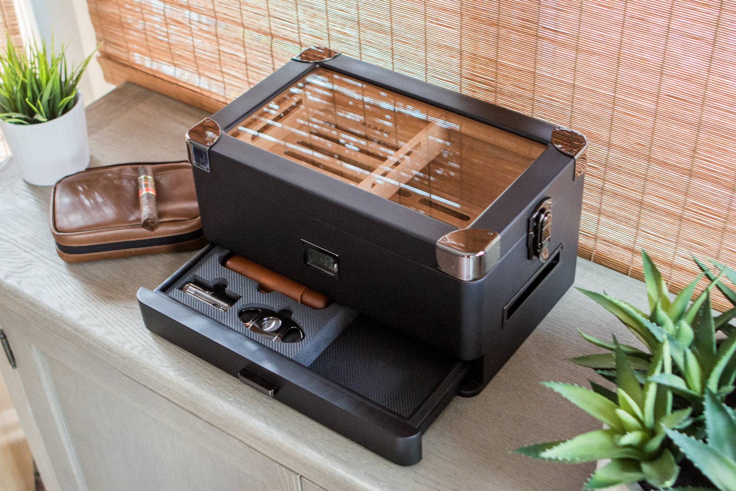 Case Elegance – Engroshandel Humidor/cigarretilbehør – Black Edition Militær Humidor10