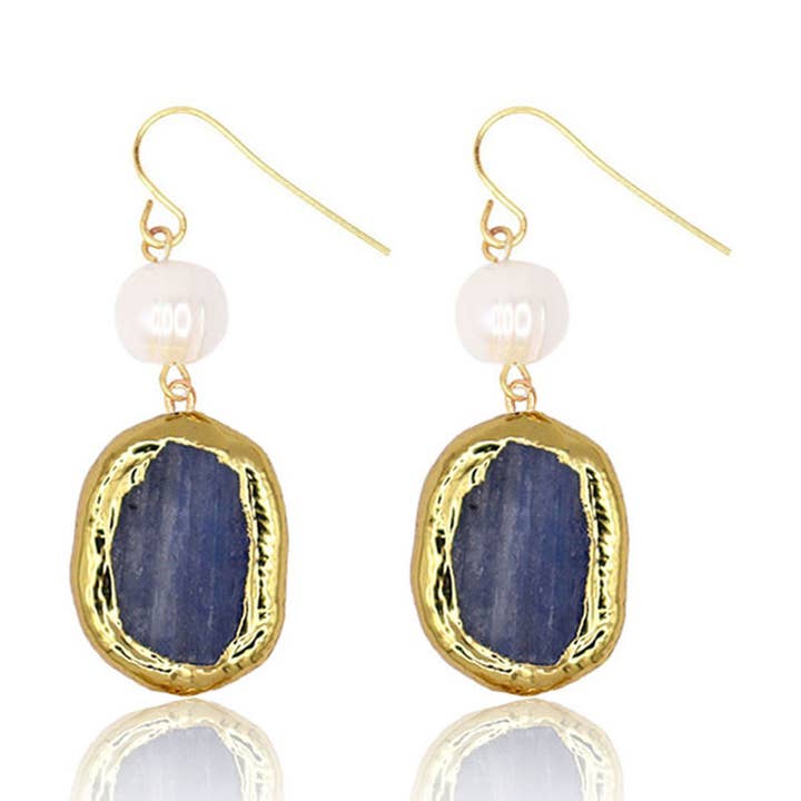 Orecchini pendenti in cianite e perle per la vendita all'ingrosso da parte di KARINE SULTAN