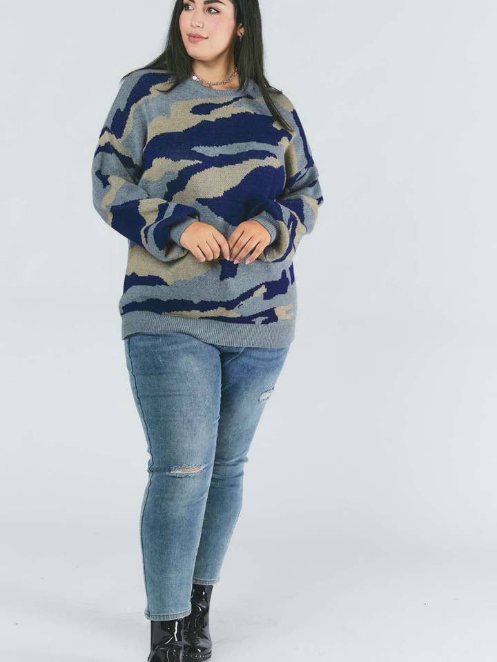 Grigio MAGLIONE IN MAGLIA PLUS PIXEL ARMY CAMOUFLAGE in vendita all'ingrosso su Faire