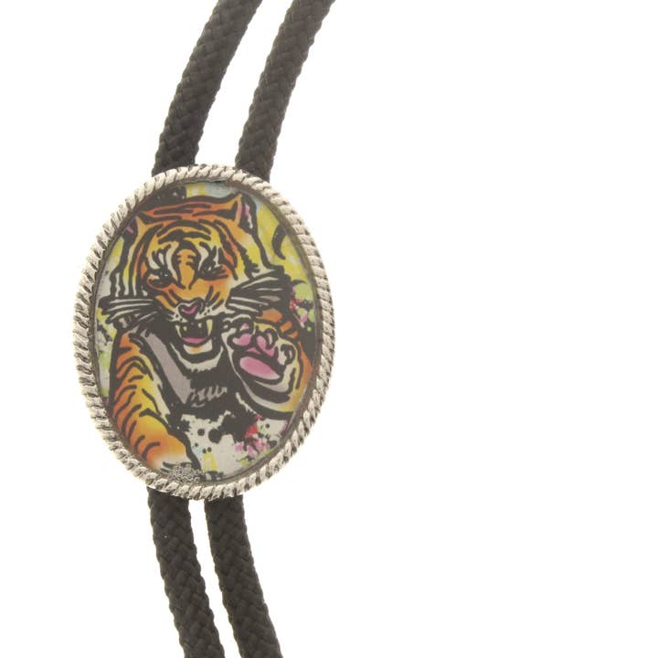 HHH Designs - Vente Colliers tissés - Cravates photo Bolo vintage en résine, cordon noir, embouts argentés4