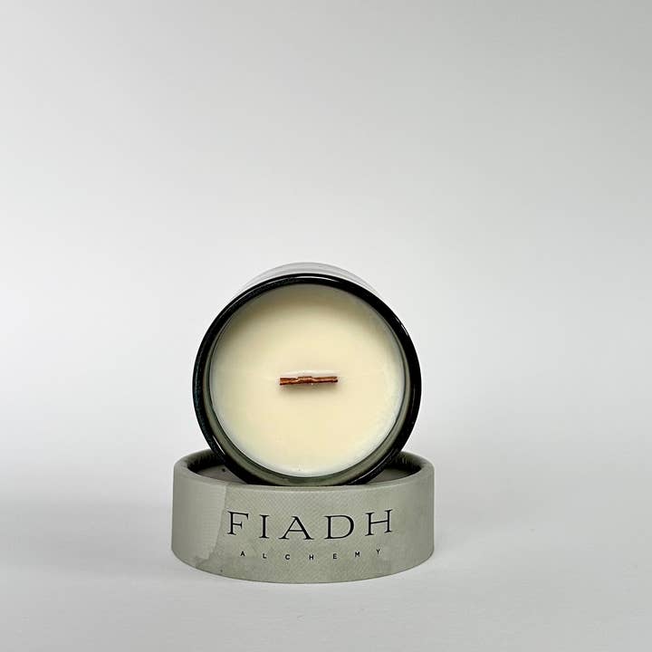 ginepro e abete dei boschi | candela in ceramica per la vendita all'ingrosso da parte di FIADH Alchemy