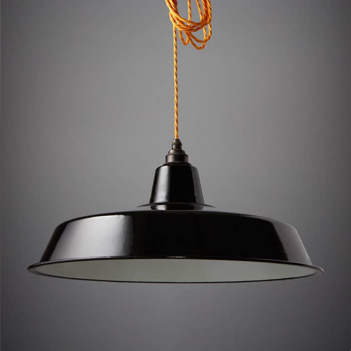 Classic Emaille lampenkap zwart voor wholesale door We Are Nook