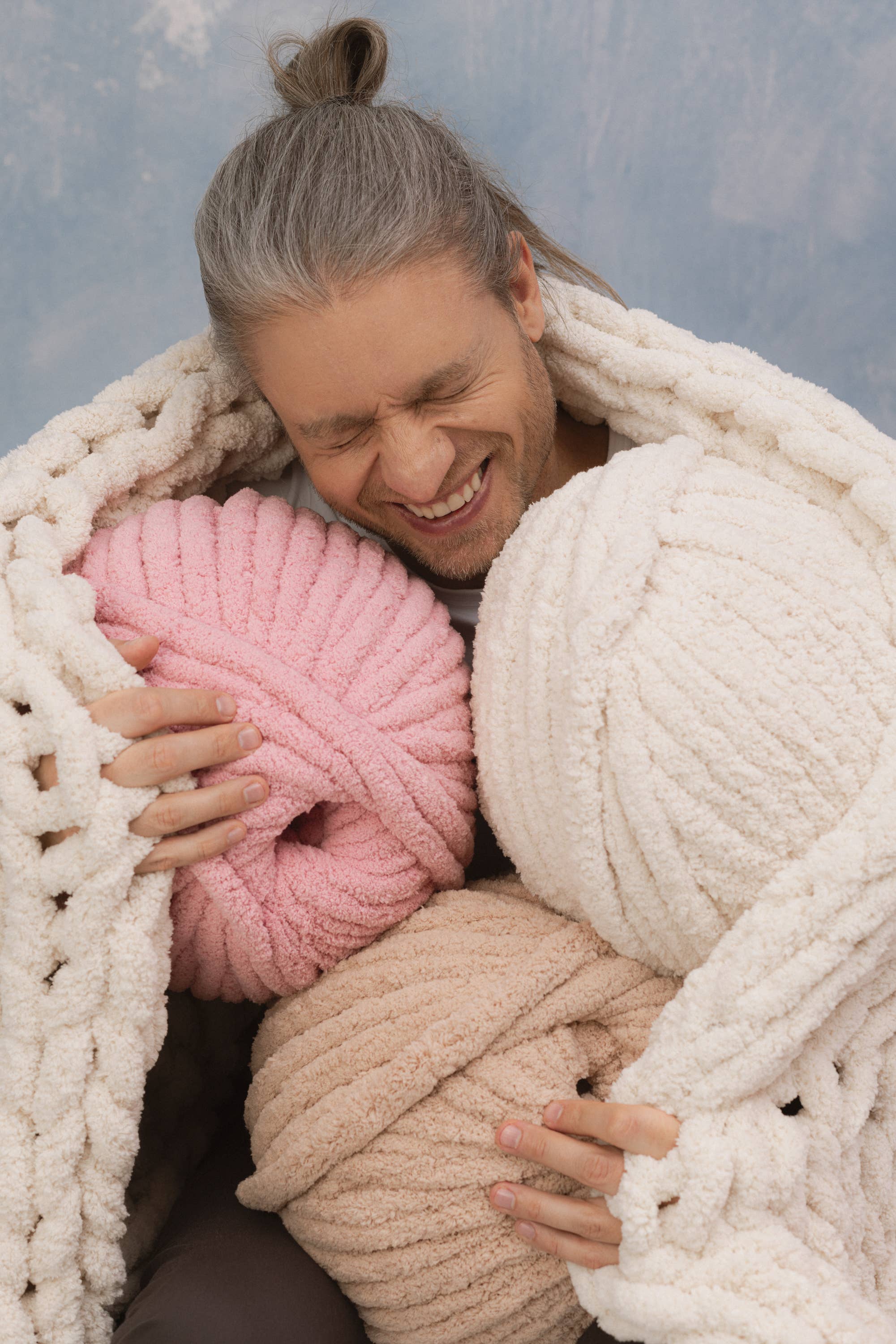 woolexperts – wholesale Yarn – 1KG Chenille yarn Giant Puffy plush yarn for arm knitting 6