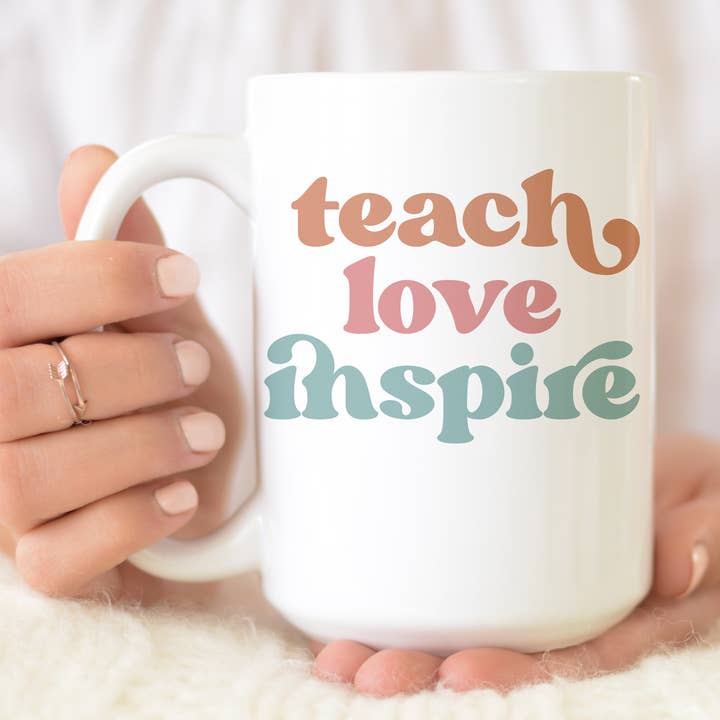 TEACH LOVE INSPIRE (PIÙ STILI) REGALO PER INSEGNANTI per la vendita all'ingrosso da parte di From Us To You Co. Handmade Goods