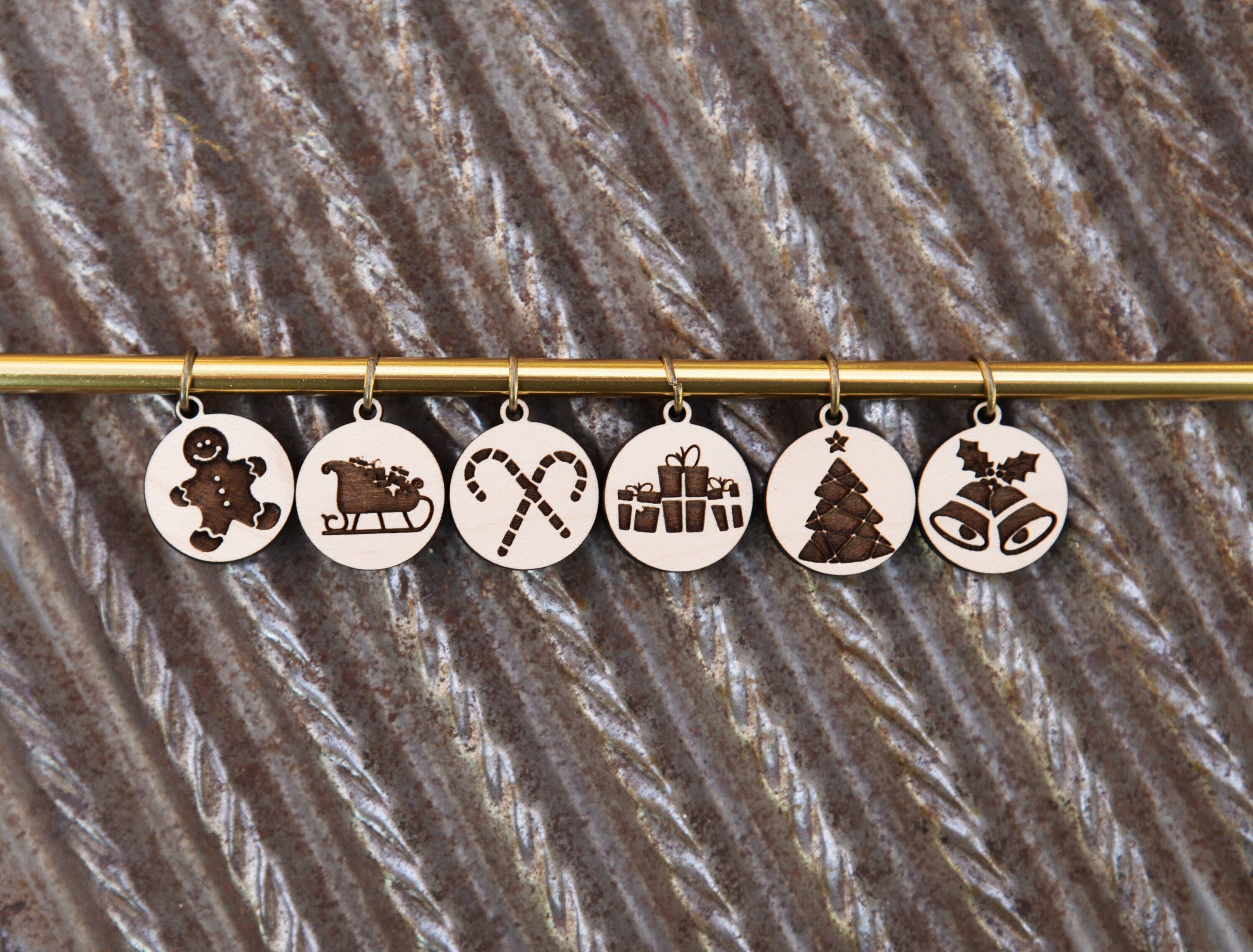 Sunrise Grove - Wholesale Knitting/Crochet Supplies - Maple Wood Knitting Stitch Markers Christmas Set of 69
