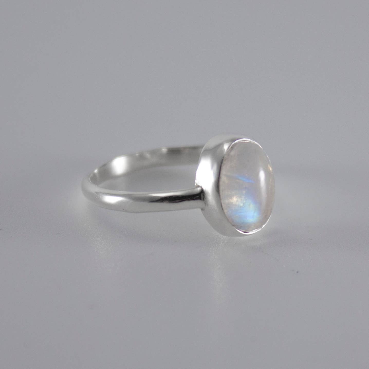 Bentley & Lo - Wholesale Single Stone/Solitaire Ring - Rainbow Moonstone Open Bezel Sterling Silver Ring3