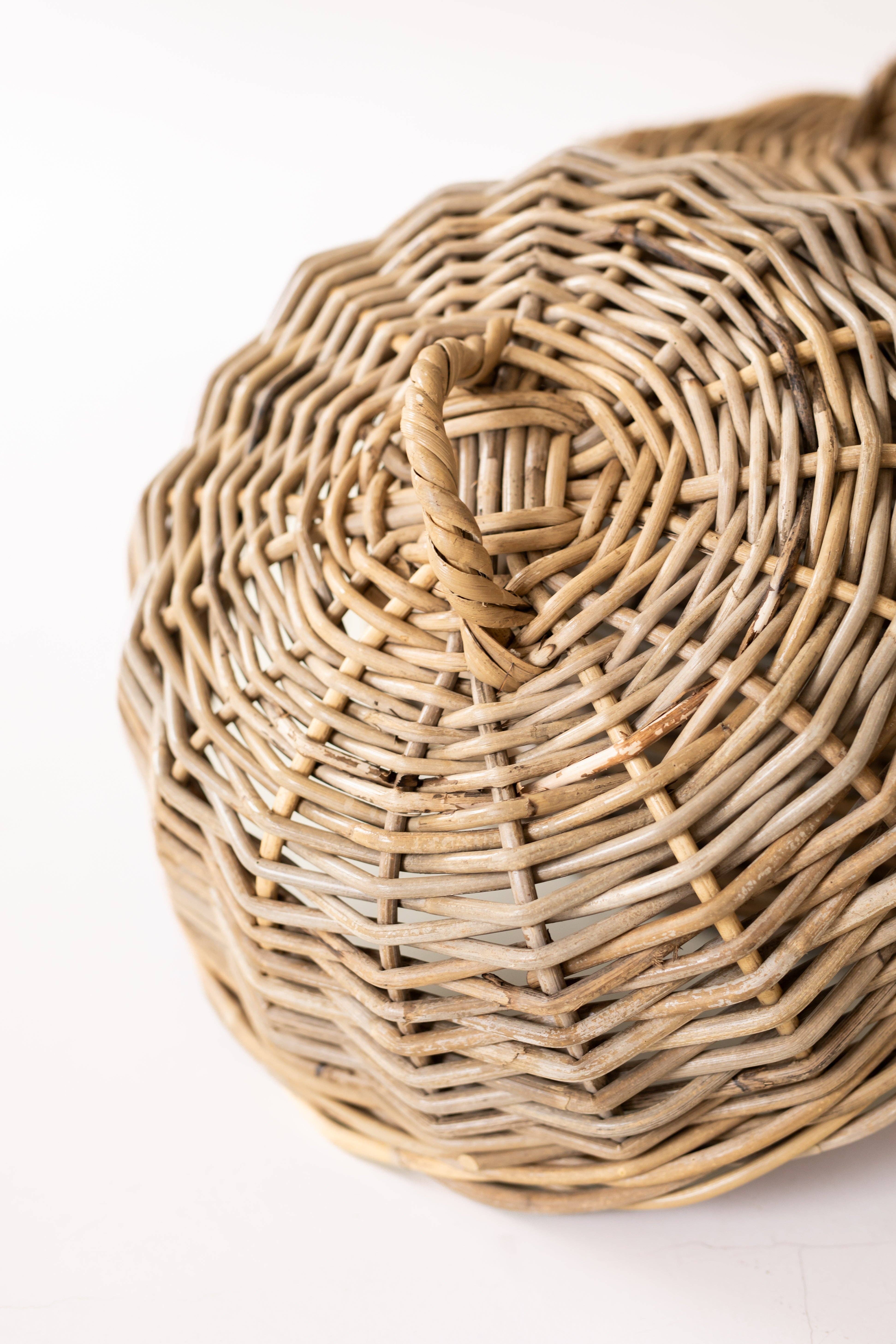 Basketly – wholesale Food storage container – Rattan Cloche Dome Food Cover6