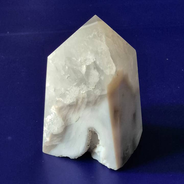 Torre in agata grigia con druzy per la vendita all'ingrosso da parte di Moonlight Gemstones