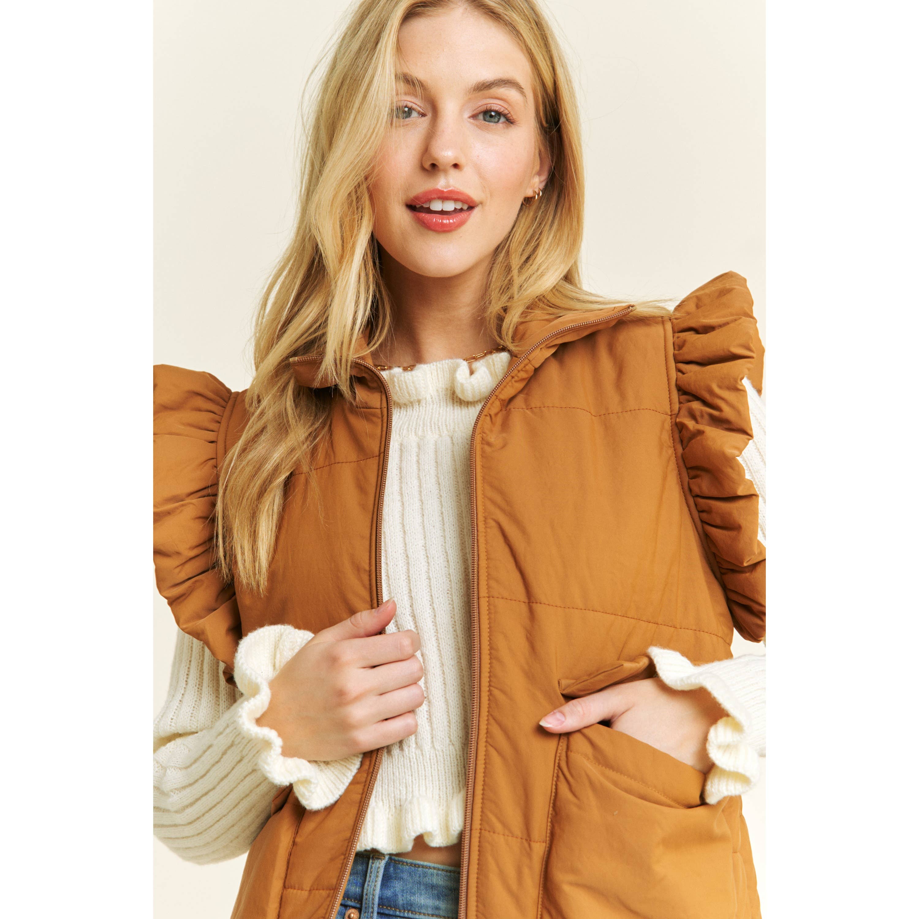 Sweet Generis – wholesale Jacka - Dam – EVERYDAY PUFF VÄSTJACKA MED DRAGKEDJA MED ÄRMHÅLSDETALJER11