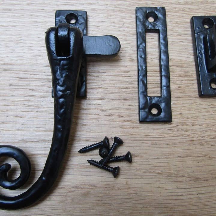 IronmongeryWorld – wholesale Knob/pull – Black Antique Curly Window Fastener 8"